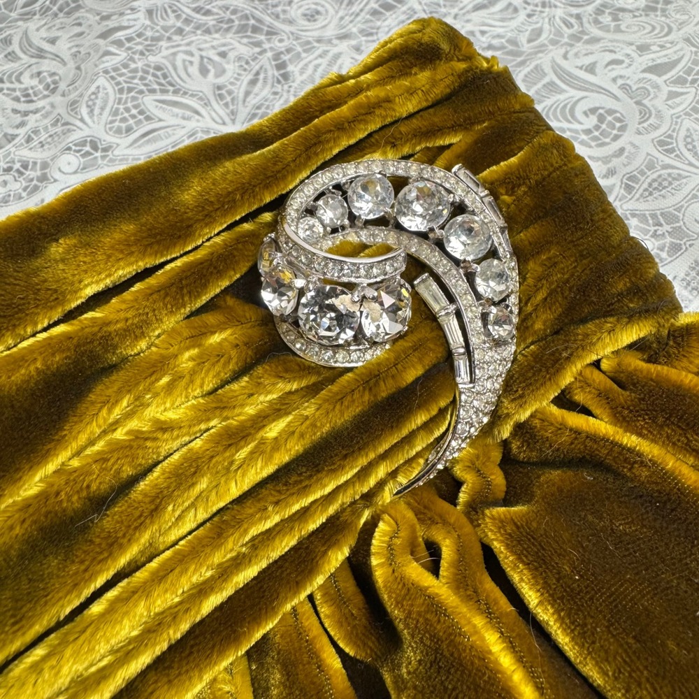 Emilia Pazza Chartreuse Velvet Pleated Clutch Evening Bag Crystal Brooch Glam